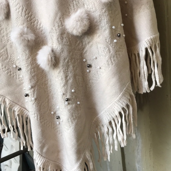 New! Pearl Pom Poncho - Picture 11 of 15